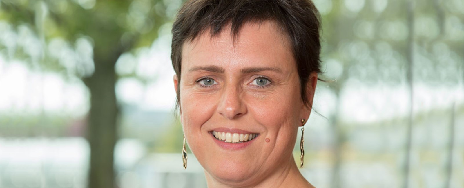 Edith Hessel, employee